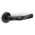 Deurkruk ELEEZ ZH100-G geveerd op rozet PVD zwart