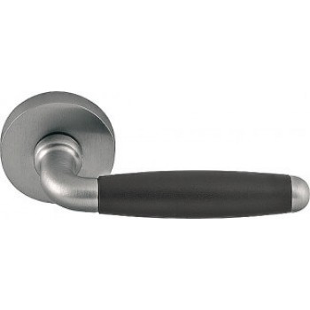 Deurkruk Timeless 1932PR rond rozet geveerd mat nikkel bakeliet PVD