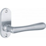 Deurkruk Linea op ovaal rozet mat chroom